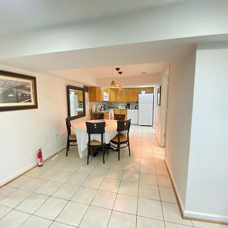 Comfy Basement Home 2 Bdrm1Den 3Queen Beds Washington Eksteriør billede