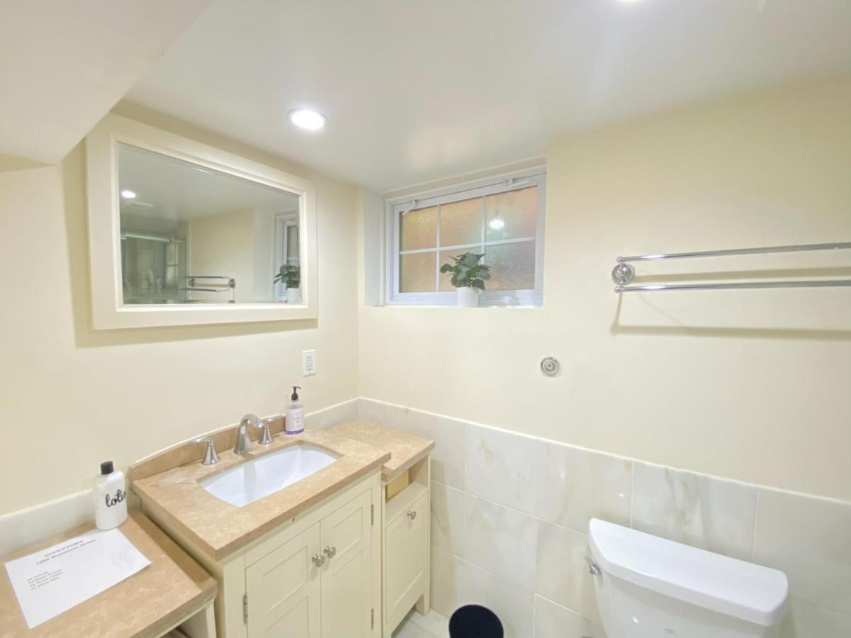 Comfy Basement Home 2 Bdrm1Den 3Queen Beds Washington Eksteriør billede