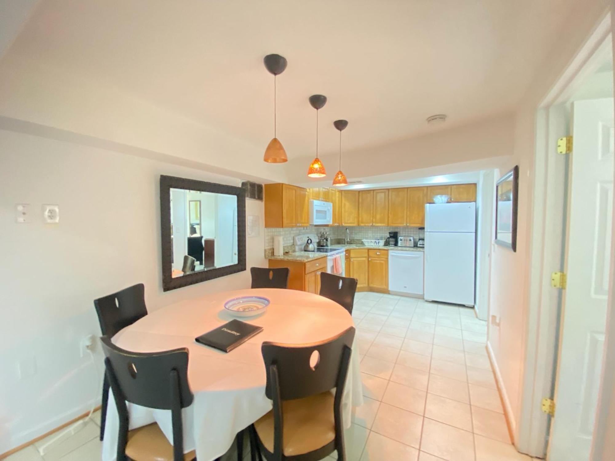 Comfy Basement Home 2 Bdrm1Den 3Queen Beds Washington Eksteriør billede