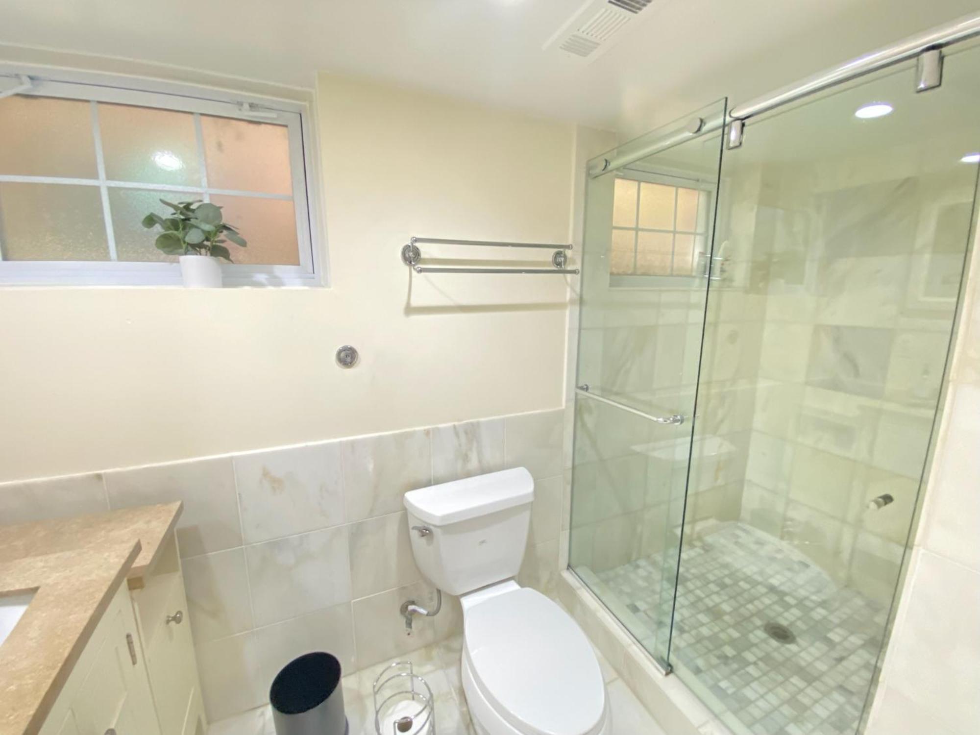 Comfy Basement Home 2 Bdrm1Den 3Queen Beds Washington Eksteriør billede