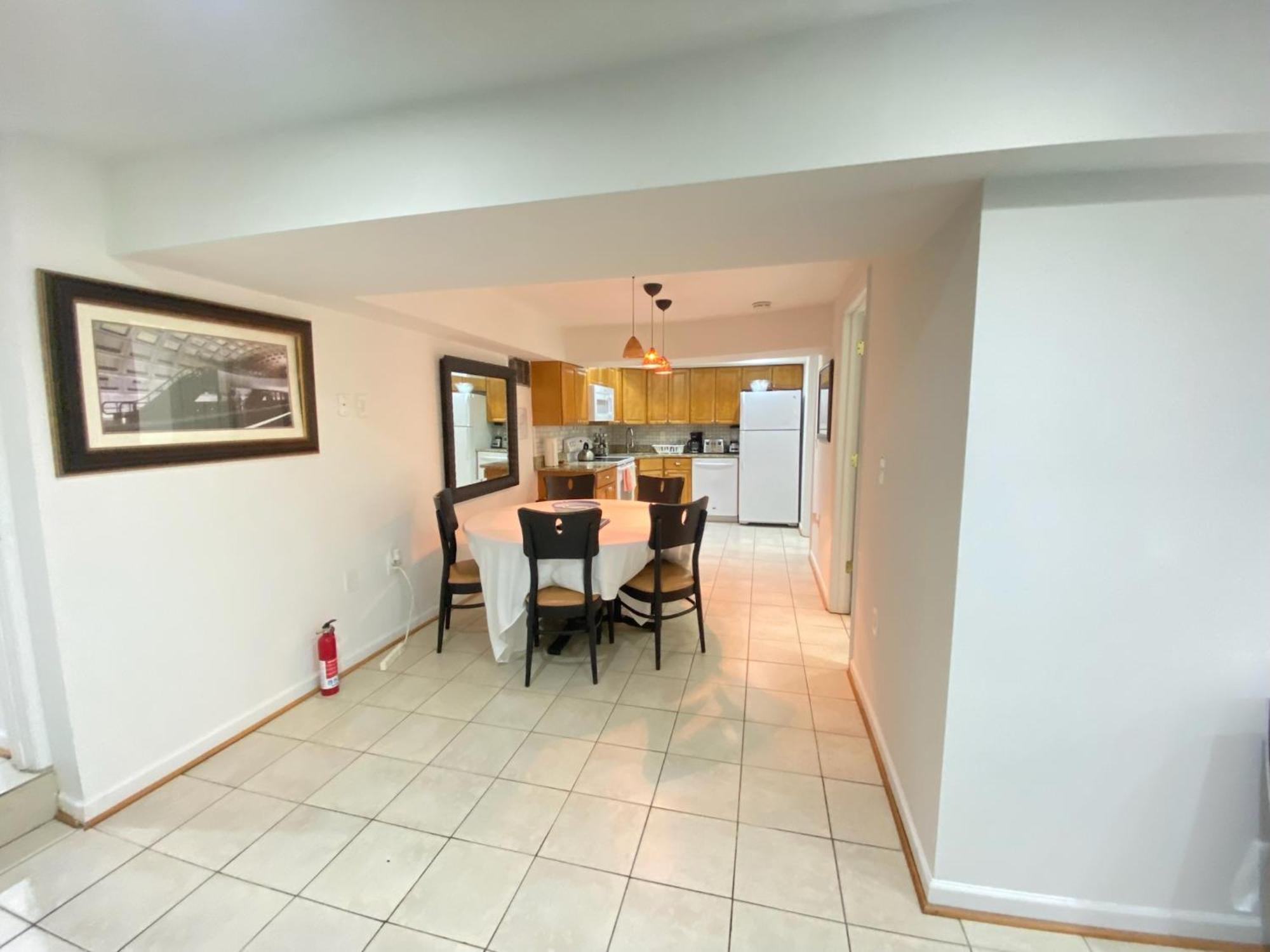 Comfy Basement Home 2 Bdrm1Den 3Queen Beds Washington Eksteriør billede
